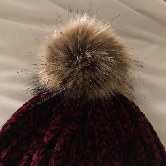 New! ❄️ Chenille Pom Pom Beanie ❄️ - Picture 3 of 3